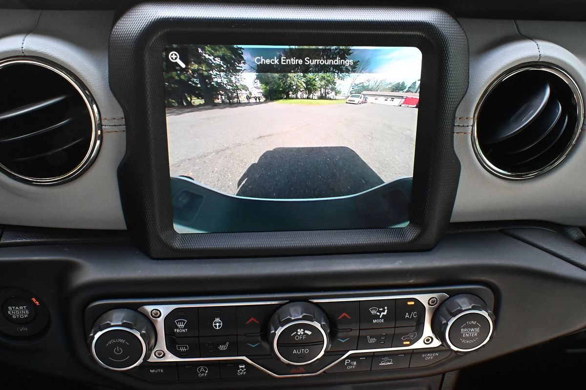 Used 2023 Jeep Gladiator Overland AWD/4WD image 16