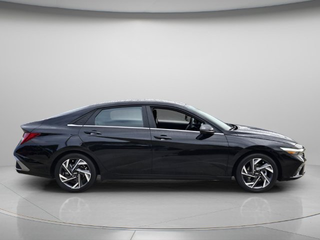 Used 2024 Hyundai Elantra Limited FWD image 7