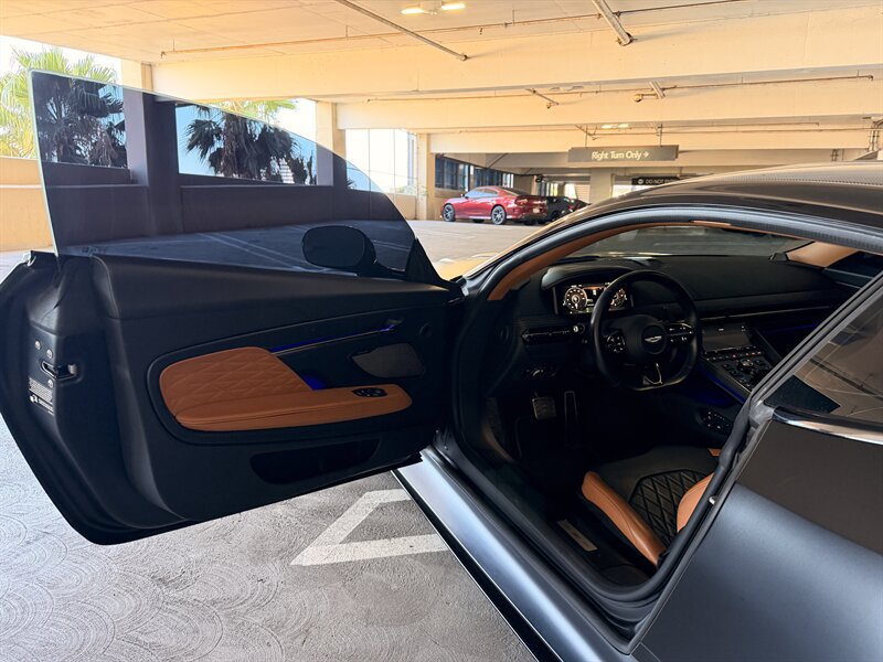Used 2024 Aston Martin DB12 Coupe RWD image 15