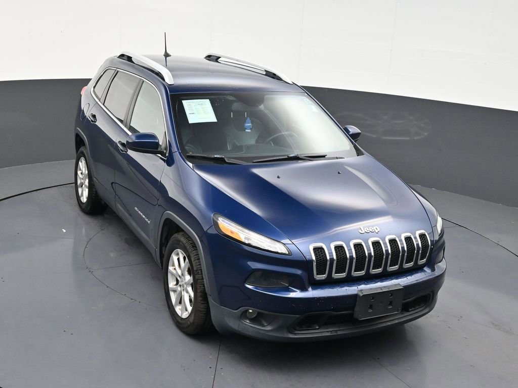 Used 2018 Jeep Cherokee Latitude Plus w/ Cold Weather Group FWD image 17