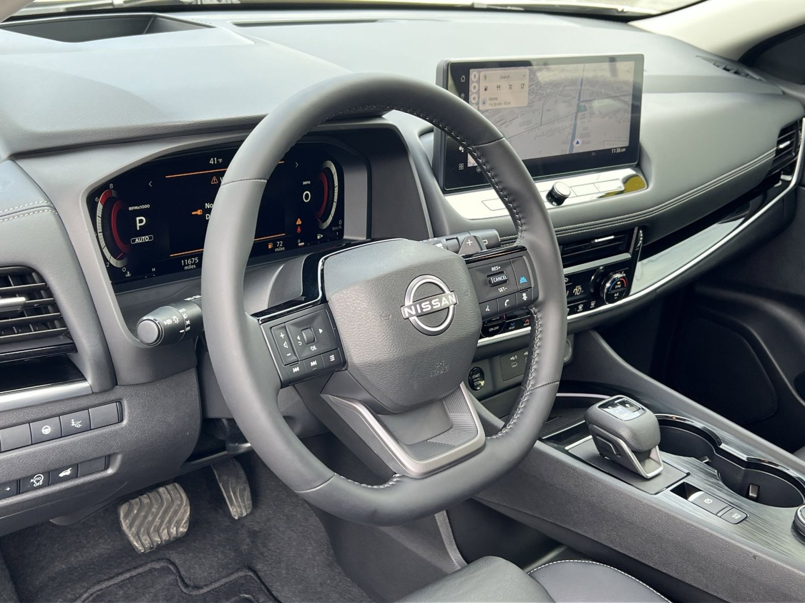 Used 2025 Nissan Rogue SL w/ SL Premium Package image 13