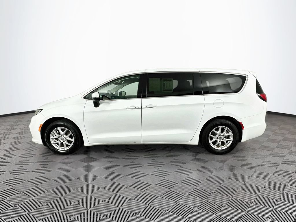 Certified 2023 Chrysler Pacifica Touring-L FWD image 6