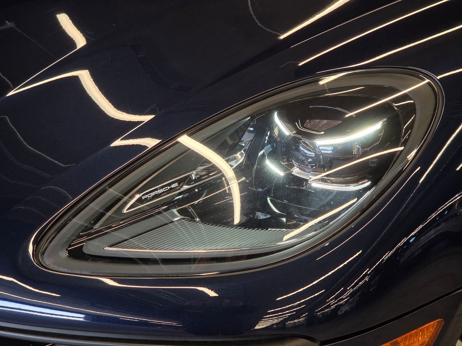 Certified 2022 Porsche Macan S w/ Premium Package Plus AWD/4WD image 28