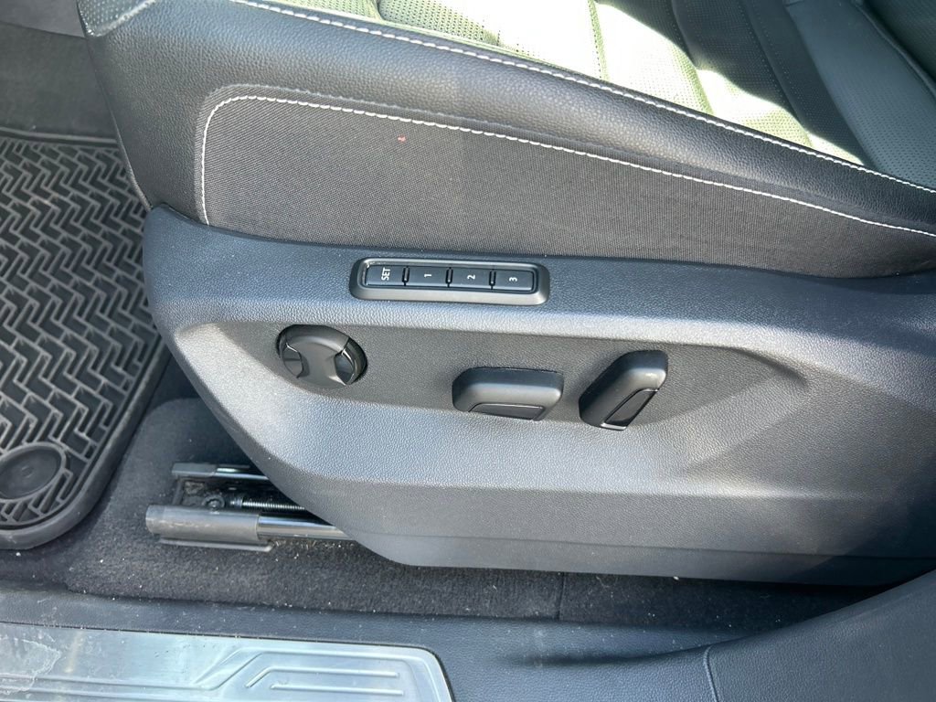 Used 2025 Volkswagen Atlas Cross Sport SEL R-Line image 14