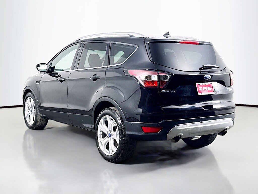 Used 2019 Ford Escape Titanium AWD/4WD image 3