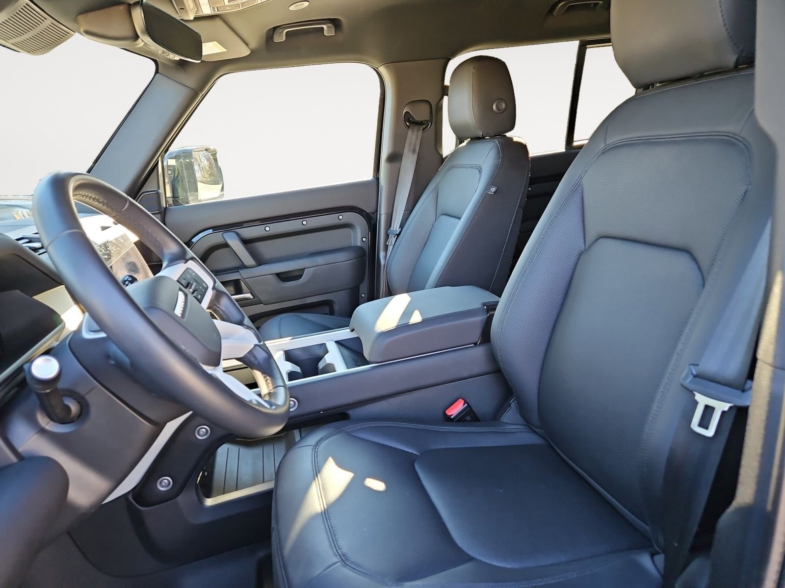 Used 2025 Land Rover Defender 110 S AWD/4WD image 9