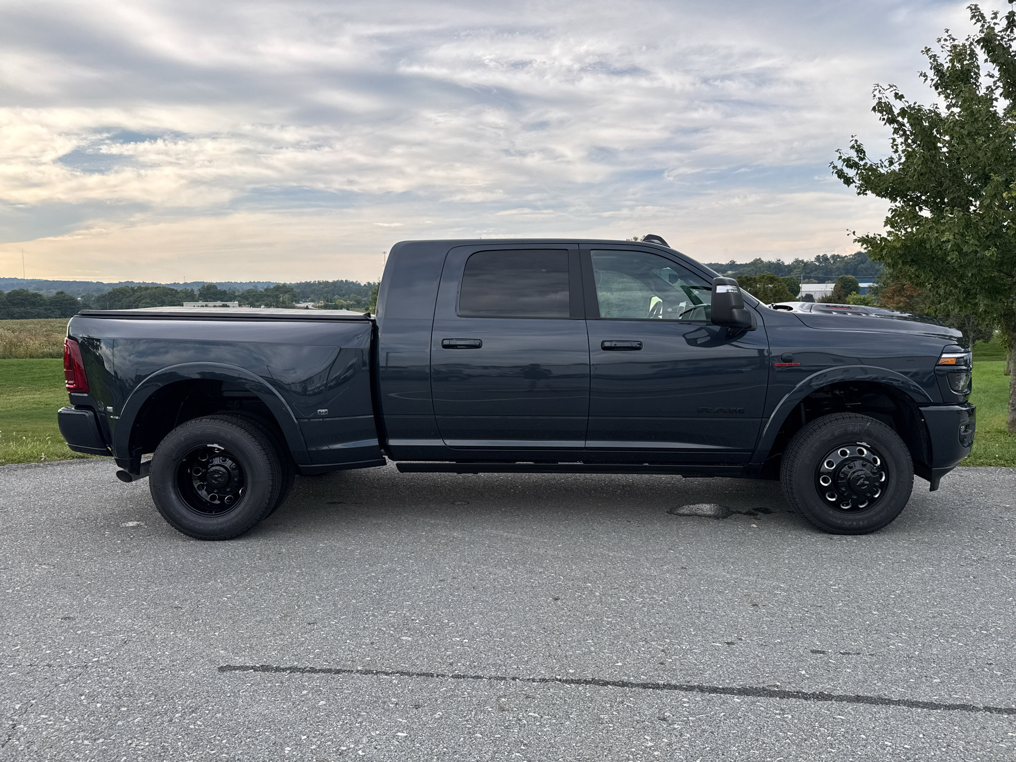 New 2026 RAM 3500 Limited AWD/4WD image 13