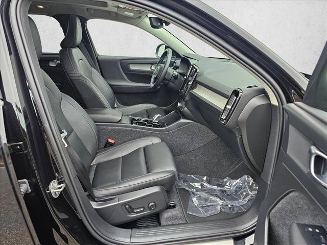Used 2025 Volvo XC40 B5 Plus AWD/4WD image 10