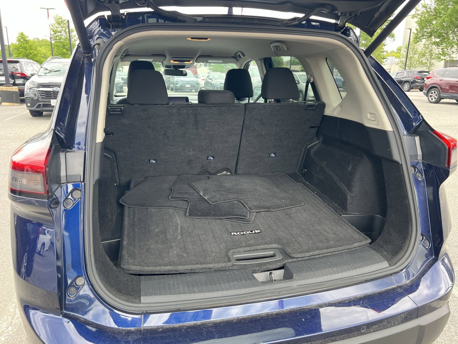 Used 2025 Nissan Rogue SV FWD image 23