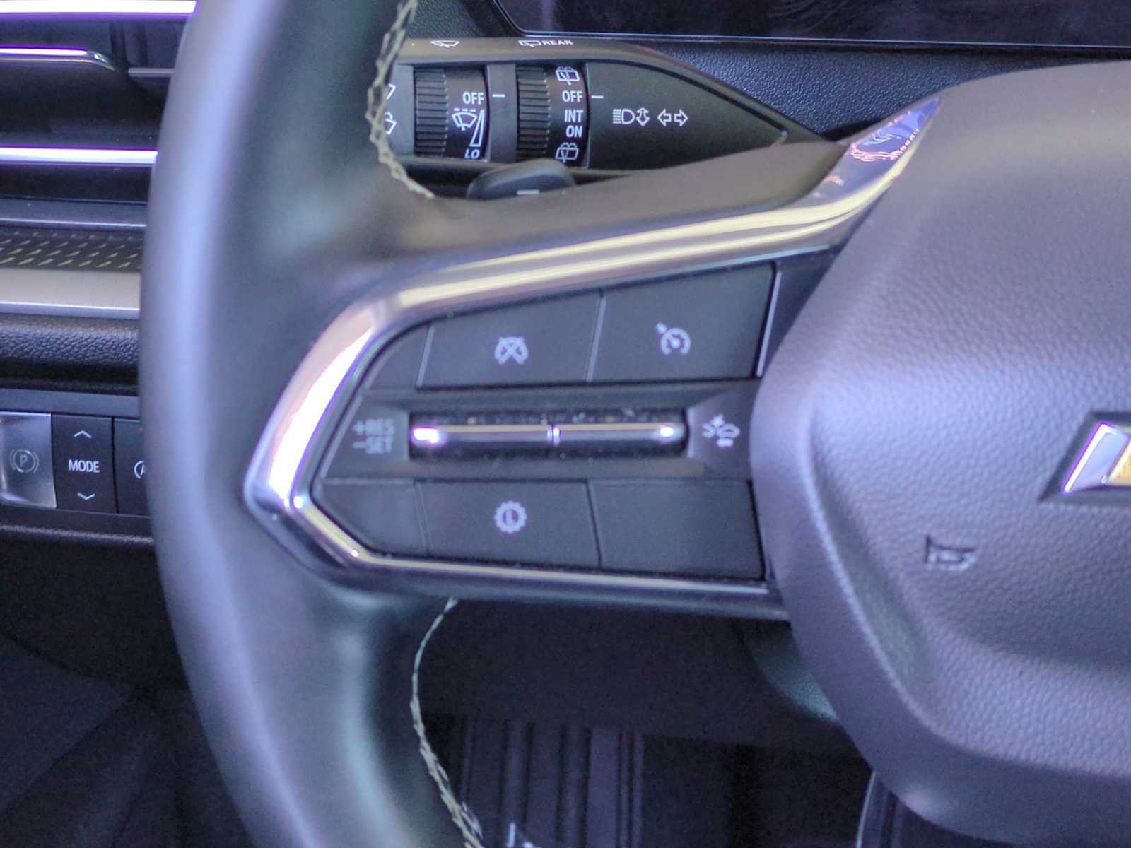 Used 2025 Chevrolet Traverse LT FWD image 15