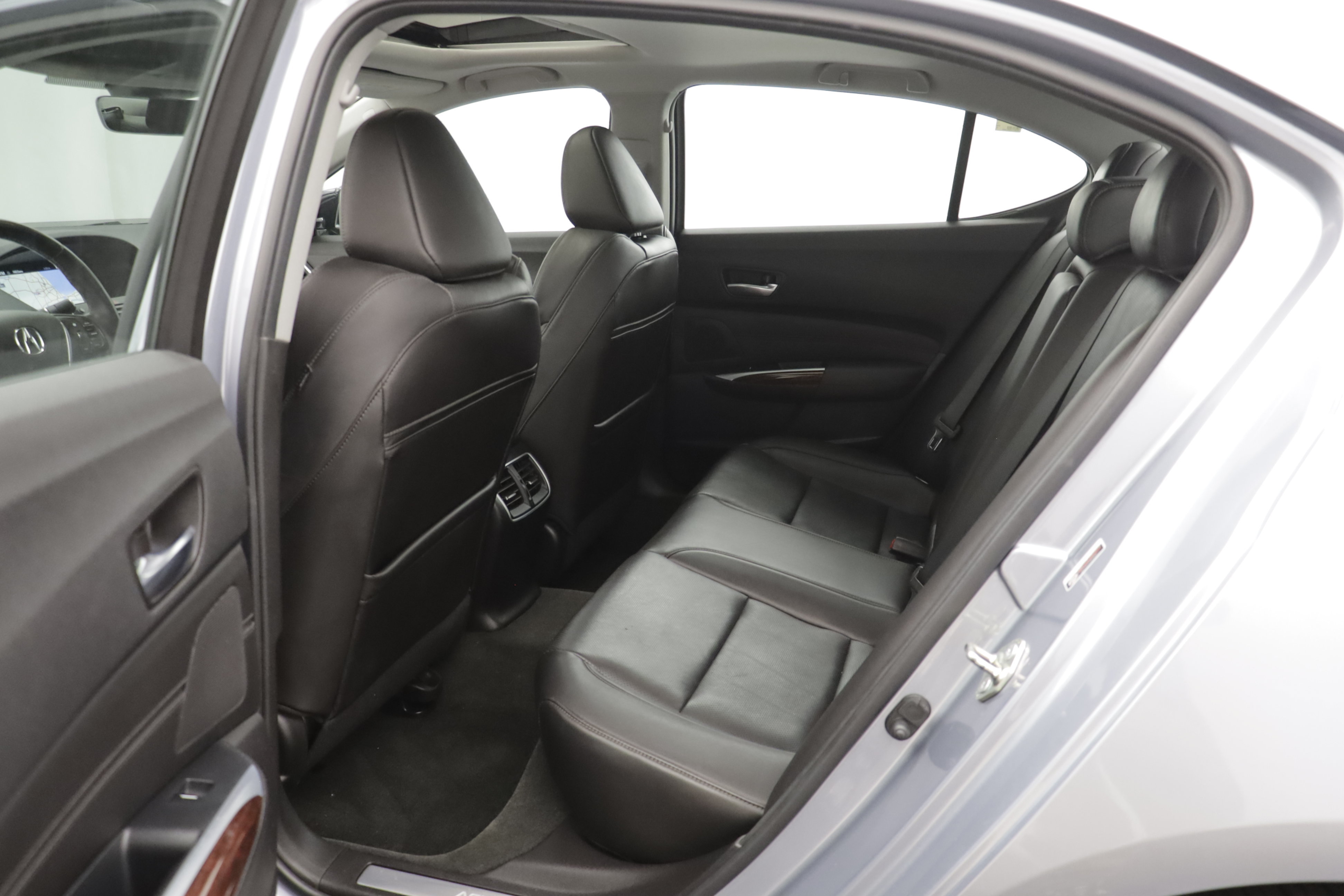 Used 2016 Acura TLX w/ Technology Package FWD image 8