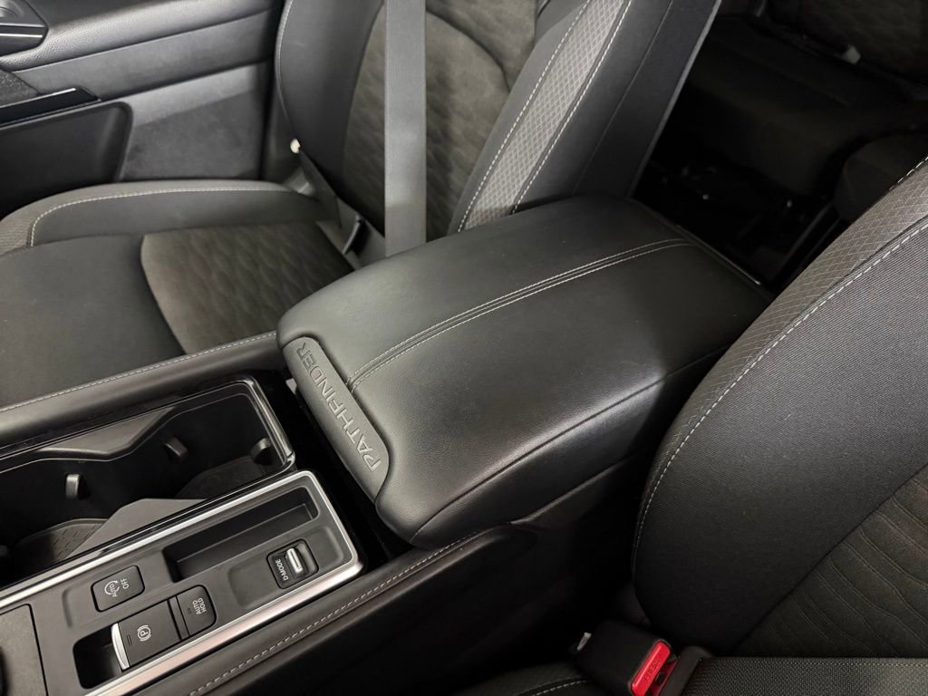 Used 2023 Nissan Pathfinder SV image 30