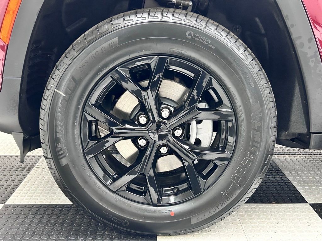 New 2025 Jeep Grand Cherokee Altitude image 8