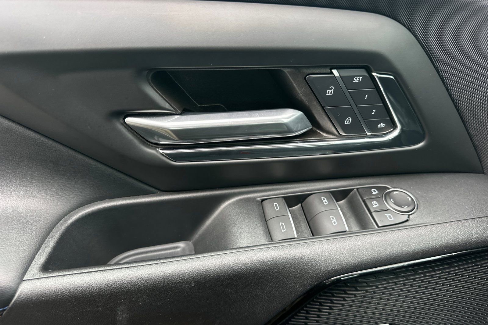 Used 2024 Chevrolet Silverado EV RST AWD/4WD image 11