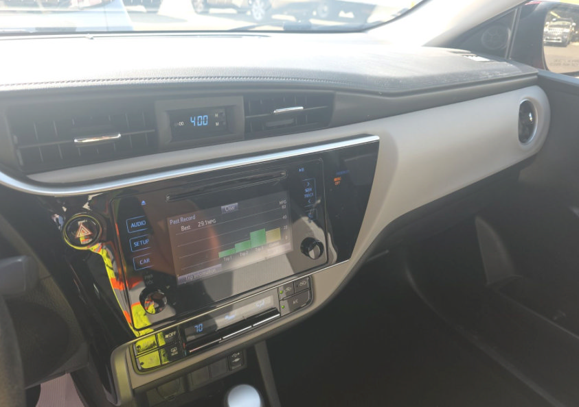 Used 2018 Toyota Corolla LE FWD image 10