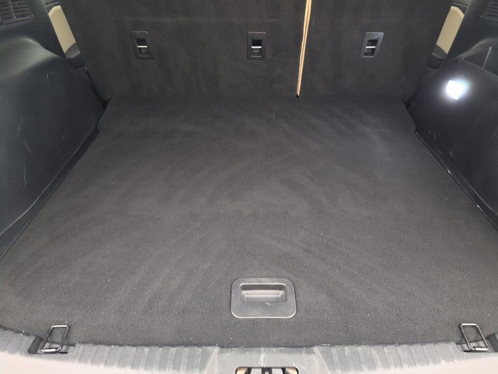 Used 2020 Ford Edge SE FWD image 30
