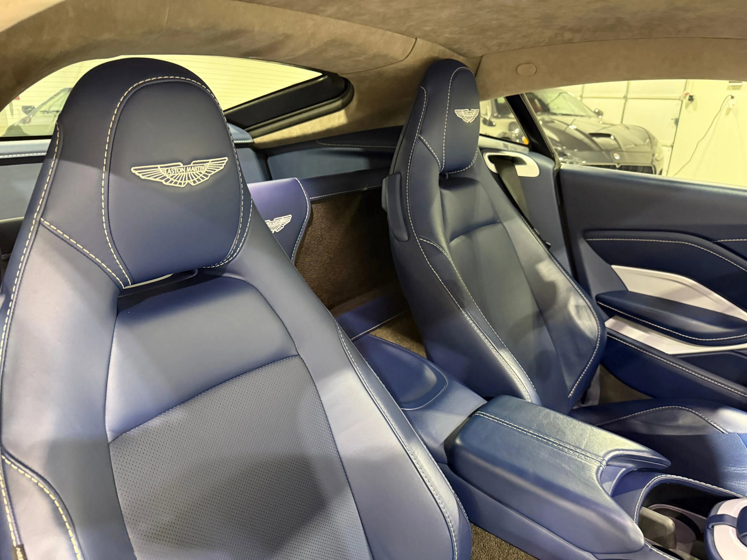 Used 2020 Aston Martin V8 Vantage Coupe image 33