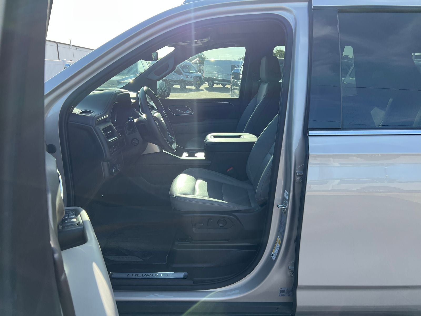 Used 2022 Chevrolet Tahoe LT w/ Luxury Package RWD image 17