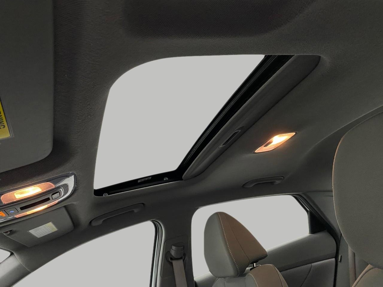 Used 2025 Hyundai Elantra SEL image 32