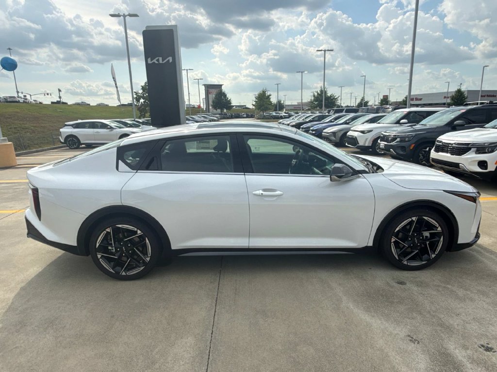 New 2026 Kia K4 GT-Line w/ GT-Line Premium Package FWD image 9