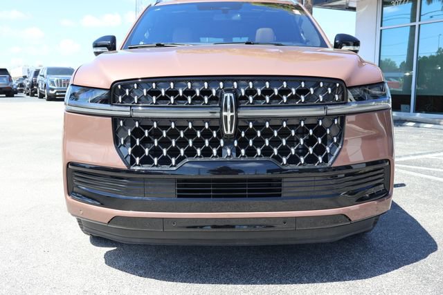 Used 2025 Lincoln Navigator Black Label AWD/4WD image 2