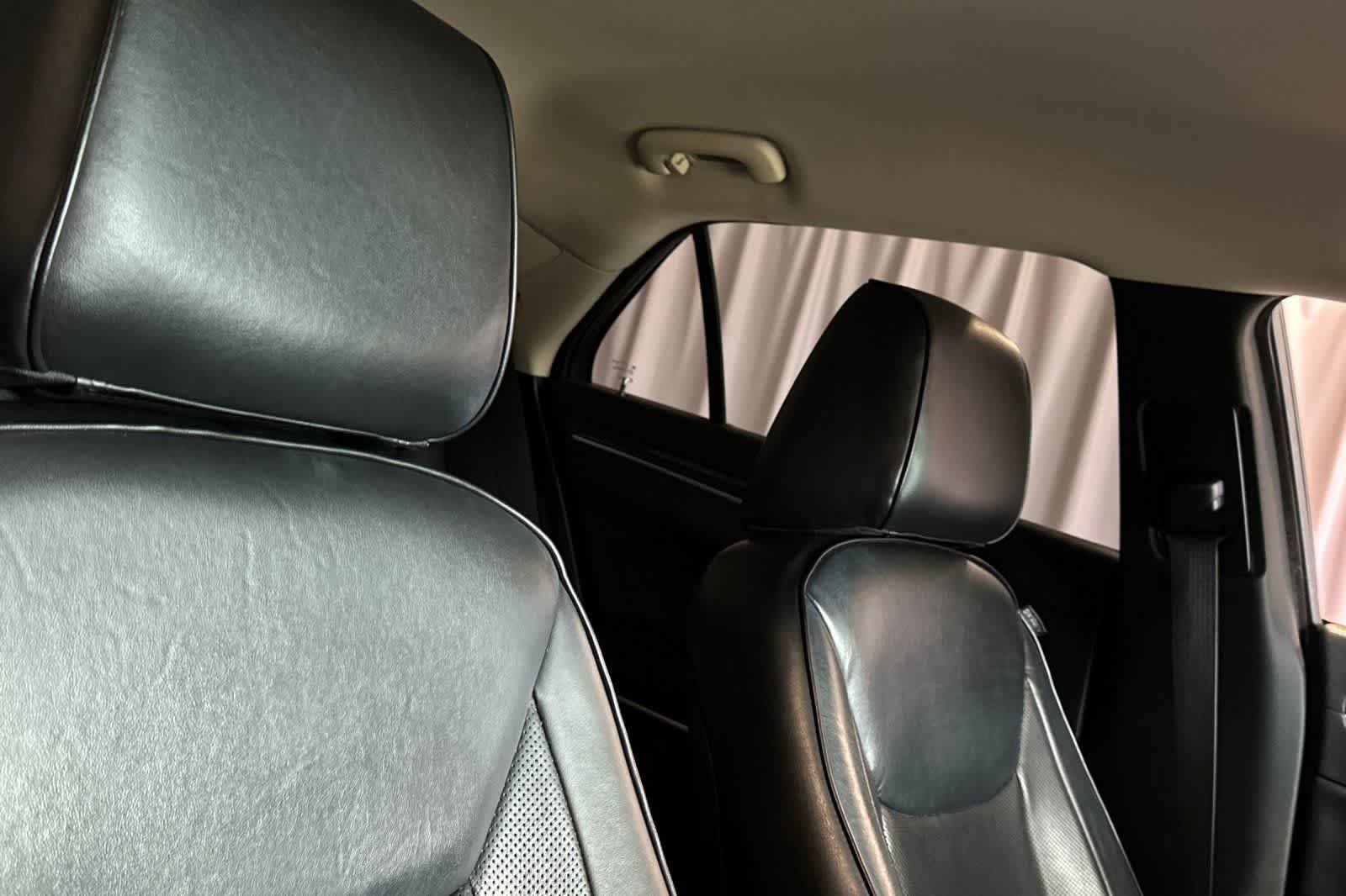 Used 2019 Chrysler 300 Limited RWD image 18