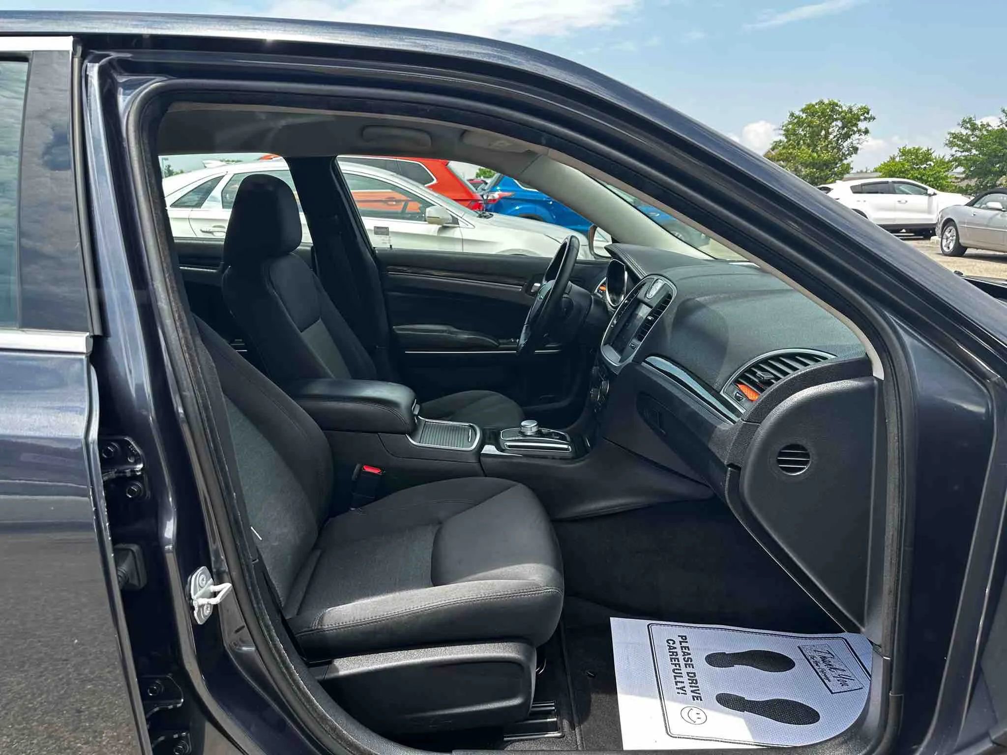 Used 2018 Chrysler 300 Touring w/ Driver Convenience Group image 51