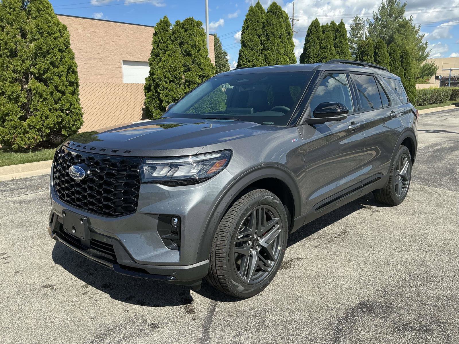 New 2025 Ford Explorer ST-Line w/ Premium Package