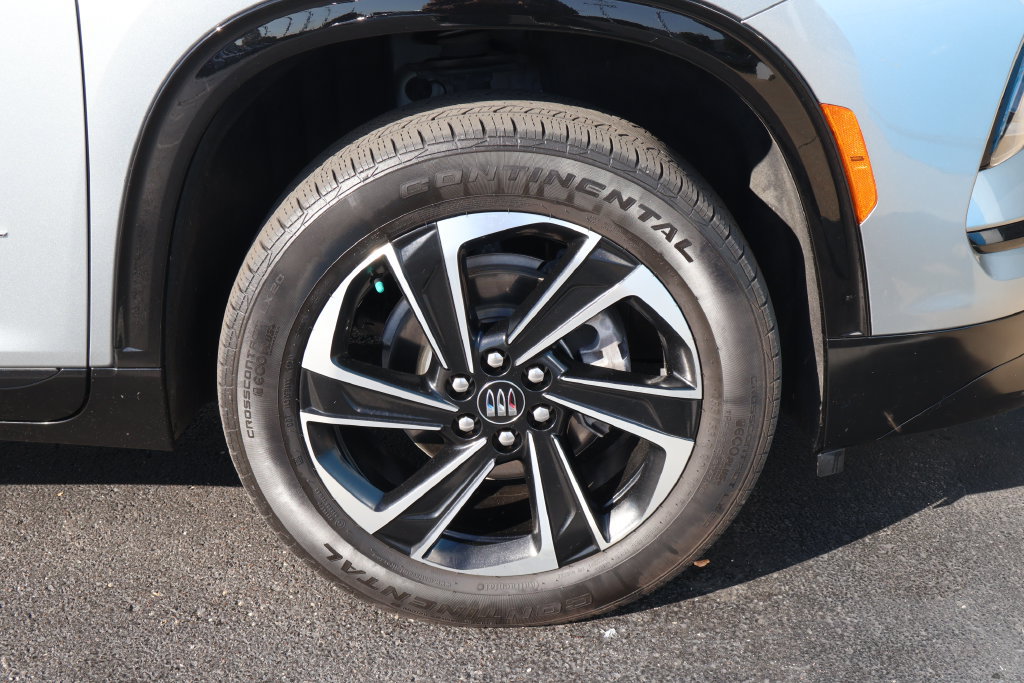 Used 2025 Buick Enclave Sport Touring w/ Power Package FWD image 6