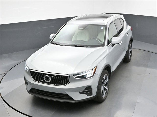 Used 2024 Volvo XC40 B5 Plus image 44