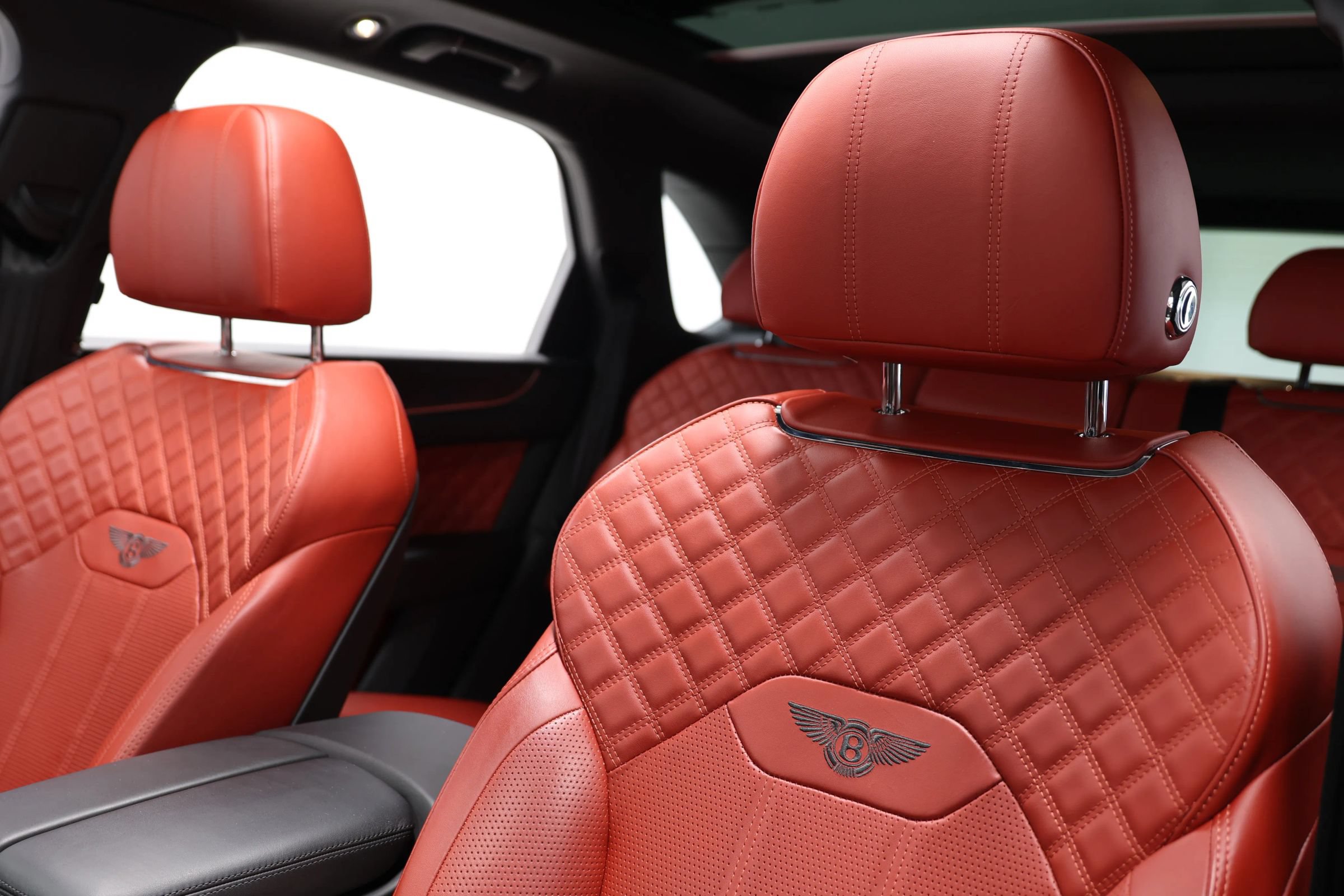 Used 2022 Bentley Bentayga AWD/4WD image 18