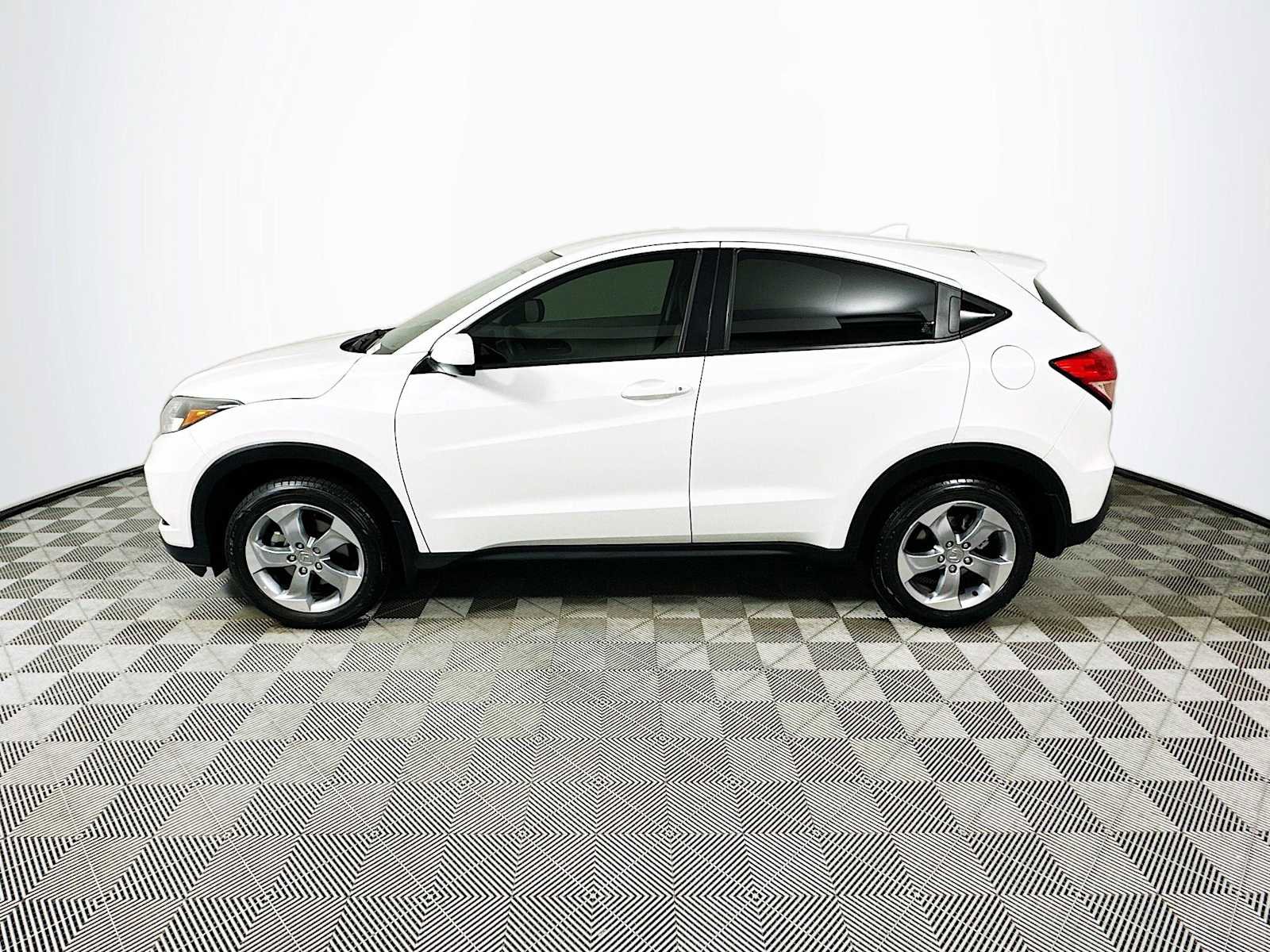 Used 2017 Honda HR-V LX image 4