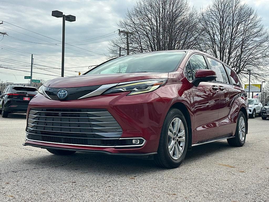 Certified 2022 Toyota Sienna Platinum