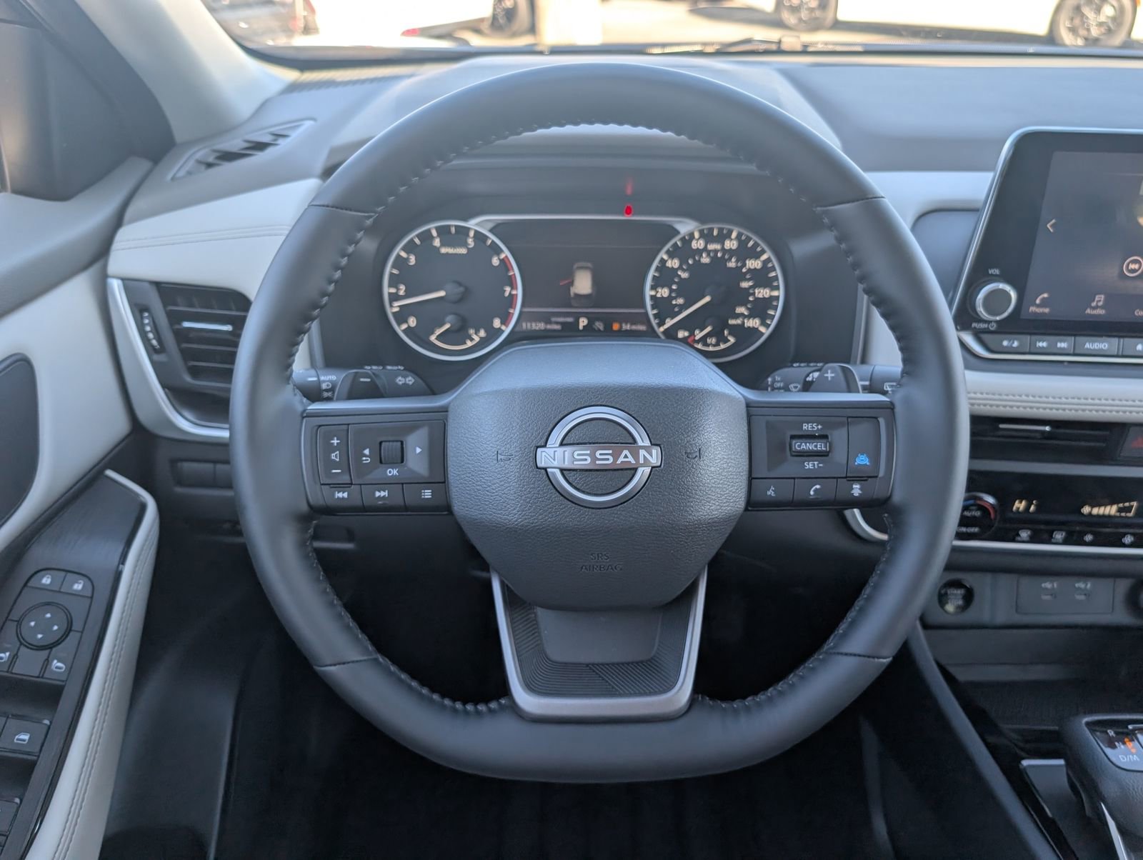 Used 2025 Nissan Rogue SV image 14