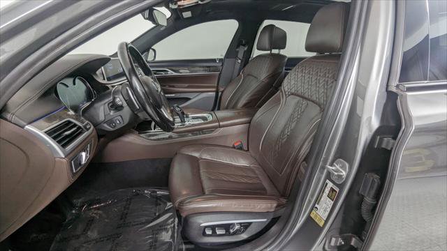 Used 2017 BMW 750i image 13