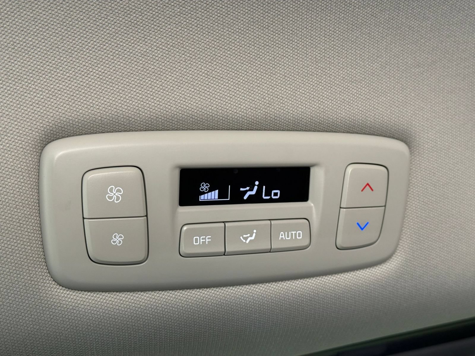 Used 2026 Kia Carnival FWD image 24