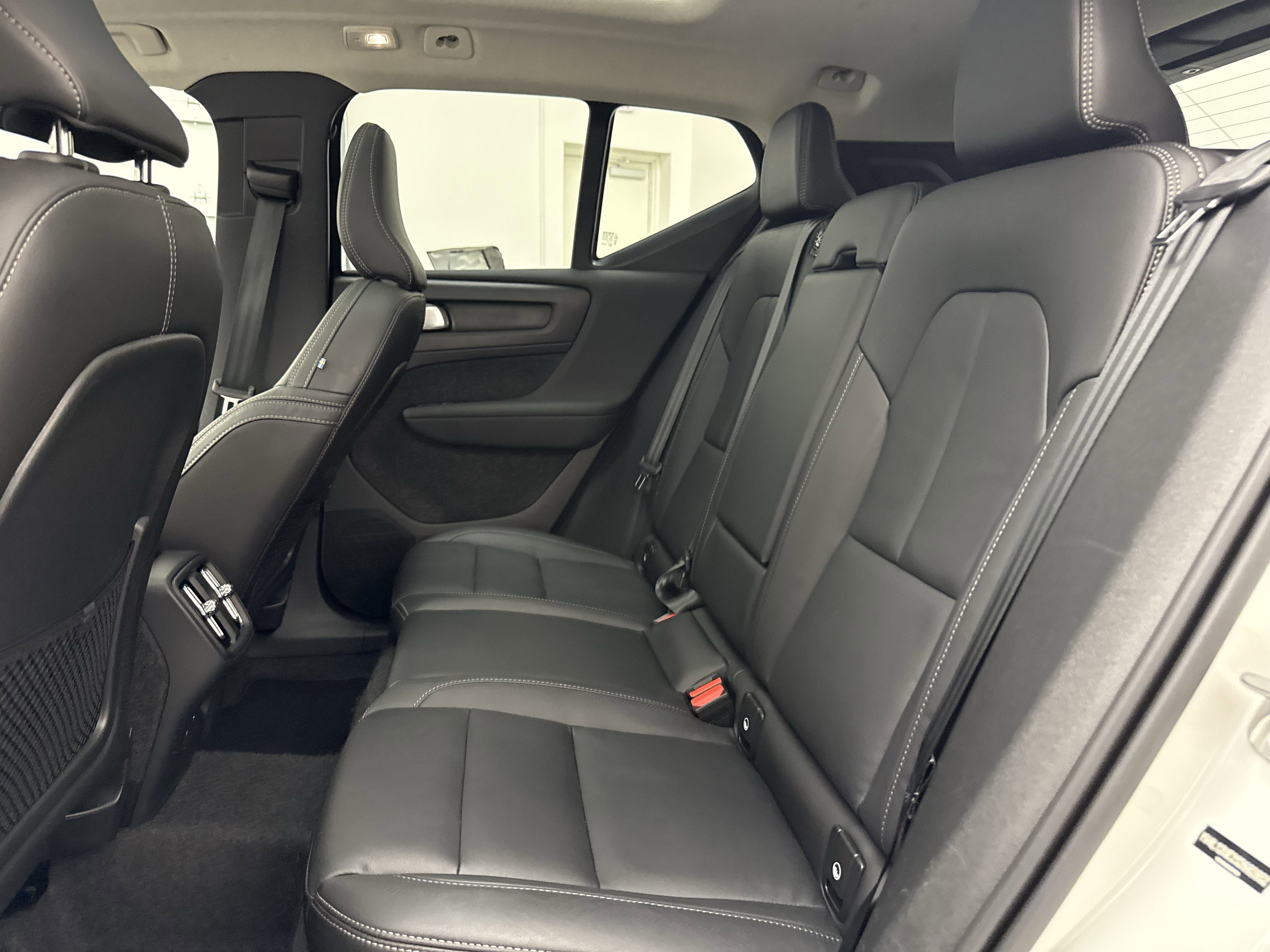 Certified 2025 Volvo XC40 B5 Plus AWD/4WD image 23
