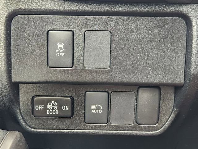 Used 2022 Toyota Tacoma SR5 w/ Technology Package image 16