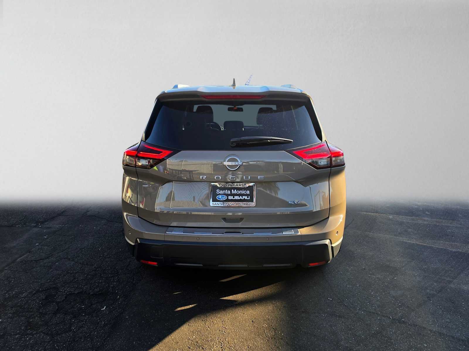 Used 2024 Nissan Rogue SV w/ SV Premium Package FWD image 4