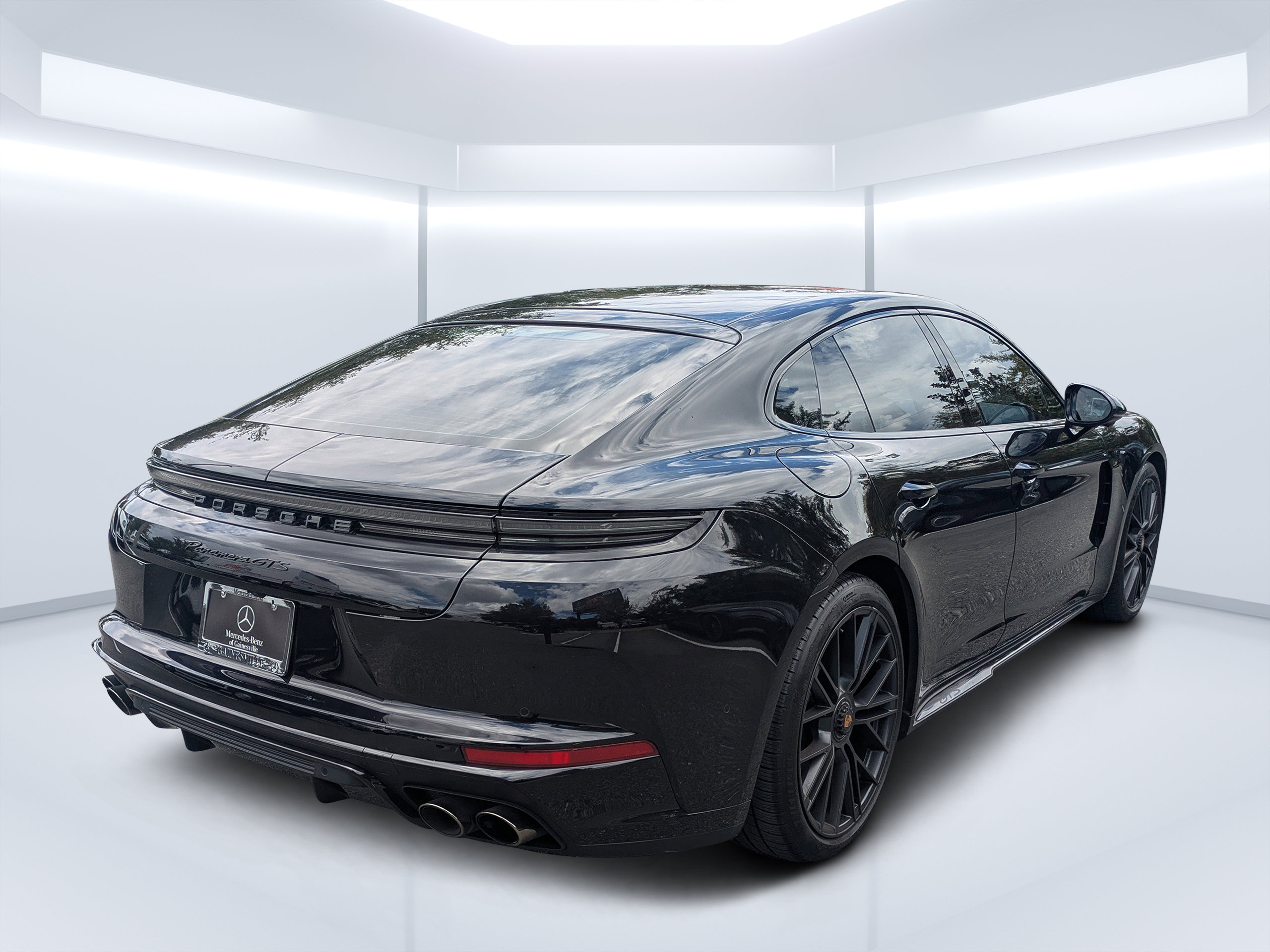 Used 2025 Porsche Panamera GTS AWD/4WD image 3