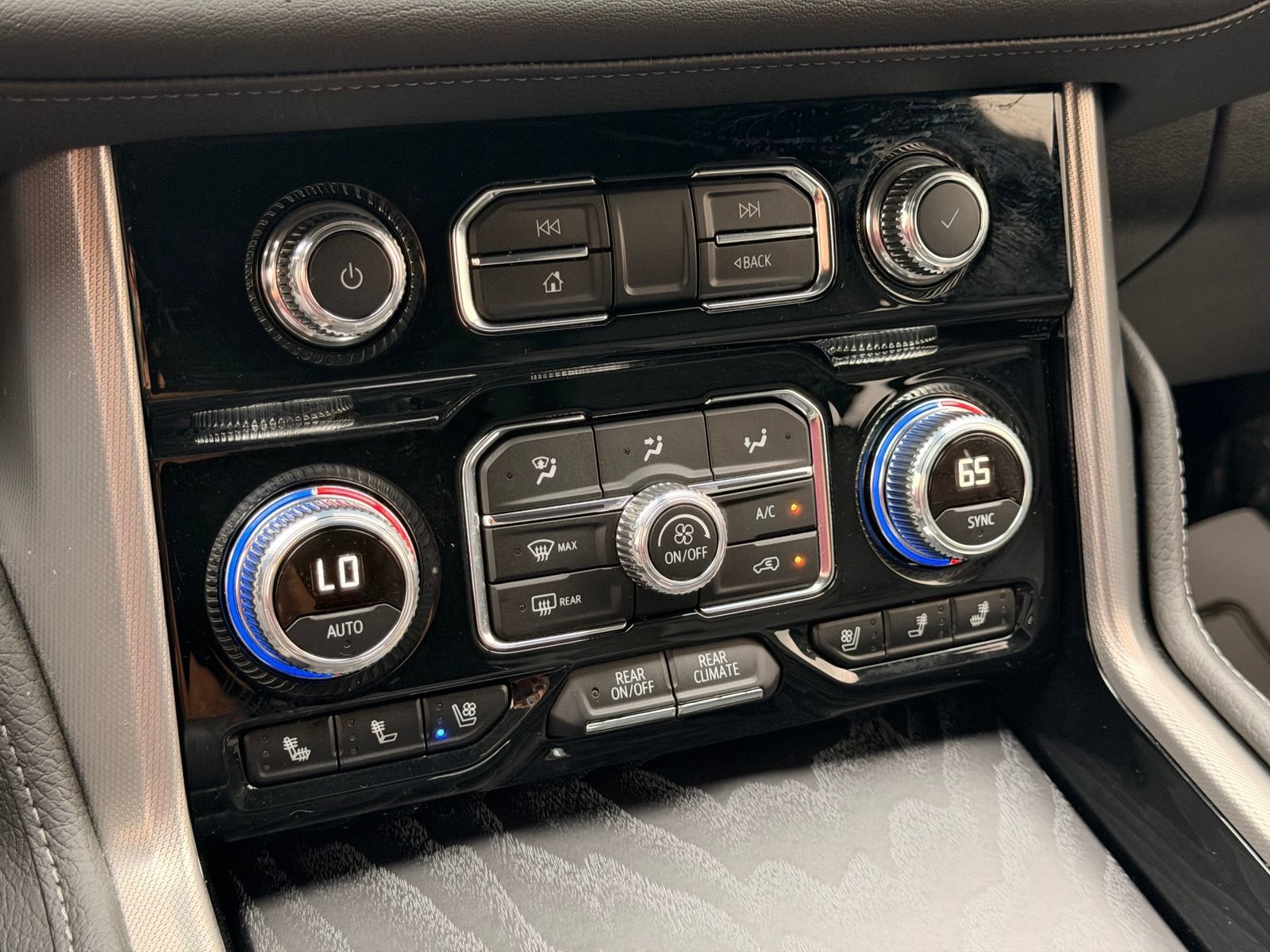 Used 2024 GMC Yukon Denali AWD/4WD image 28