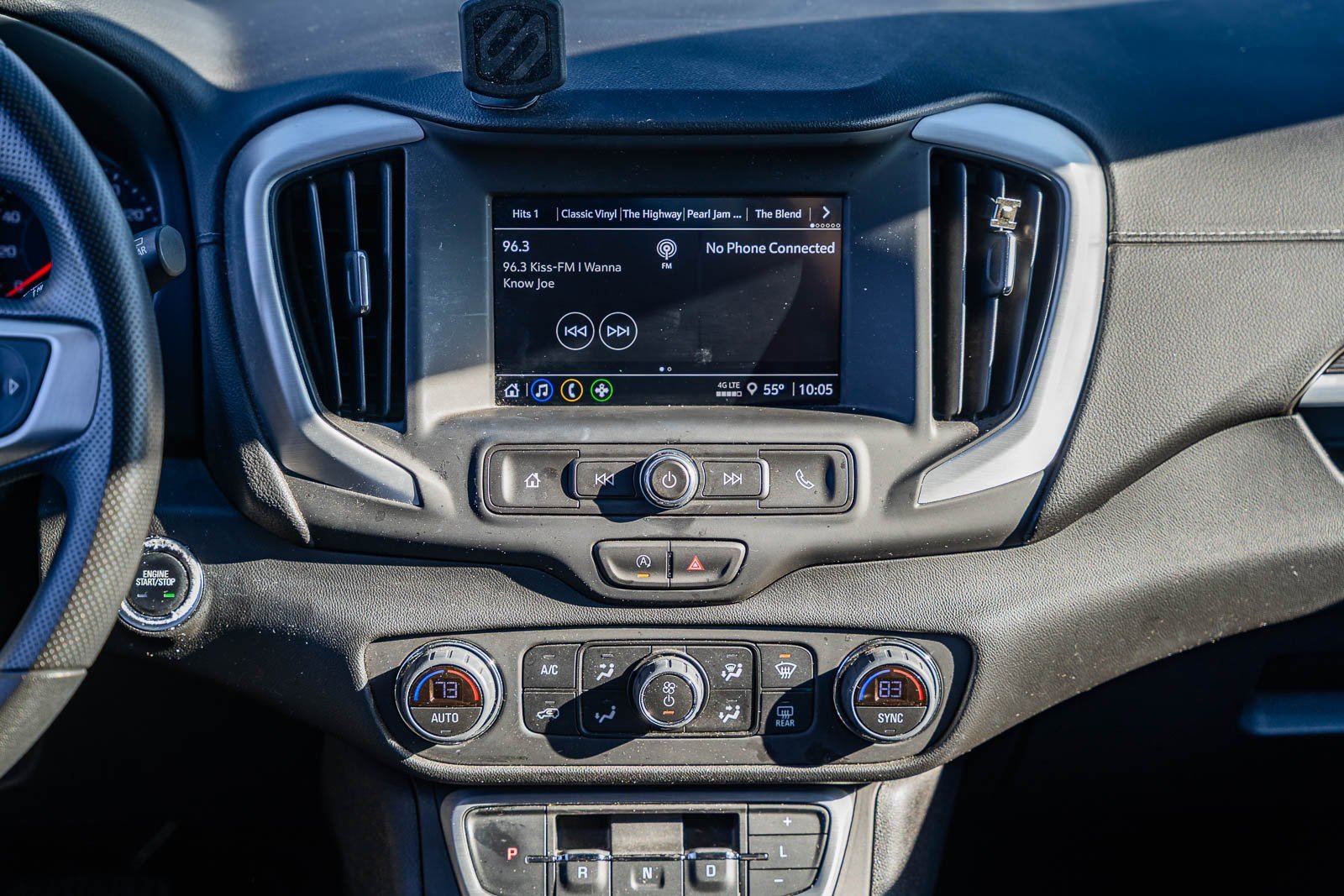 Used 2024 GMC Terrain SLE w/ Driver Convenience Package image 29