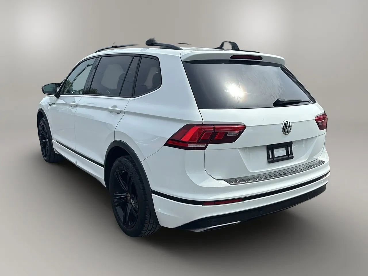 Used 2019 Volkswagen Tiguan SEL Premium R-Line FWD image 3