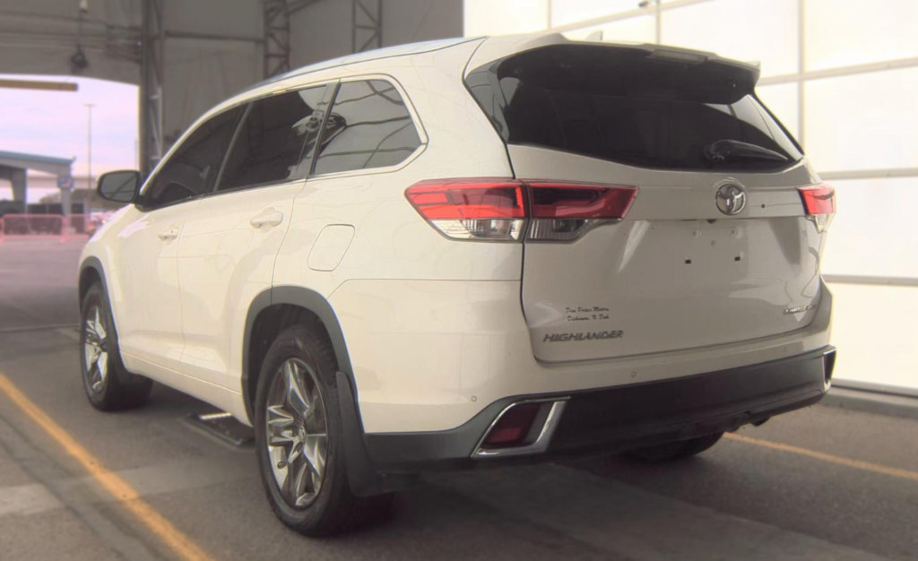 Used 2018 Toyota Highlander Limited Platinum AWD/4WD image 3
