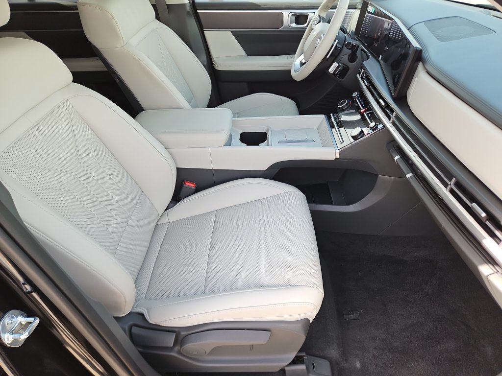 Used 2026 Hyundai Santa Fe SEL FWD image 11