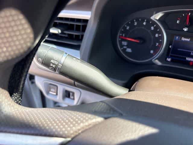 Used 2021 GMC Acadia SLE FWD image 16
