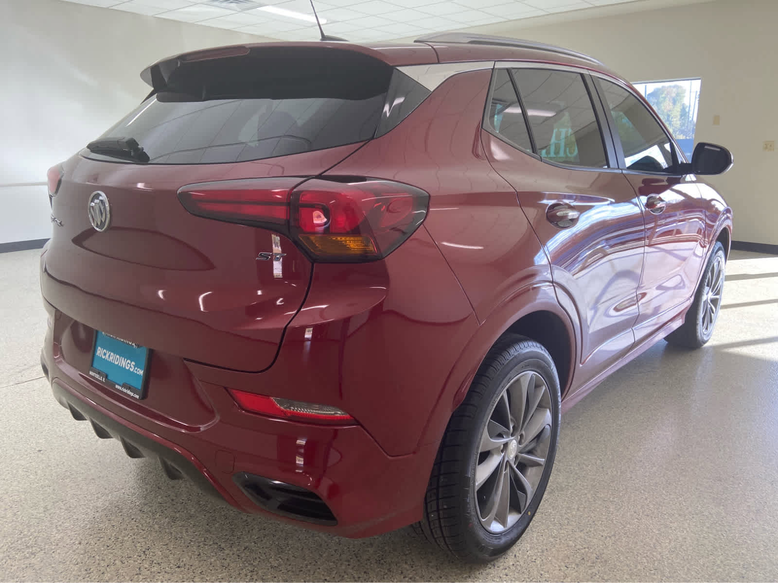 Used 2022 Buick Encore GX Select w/ Sport Touring Package image 5