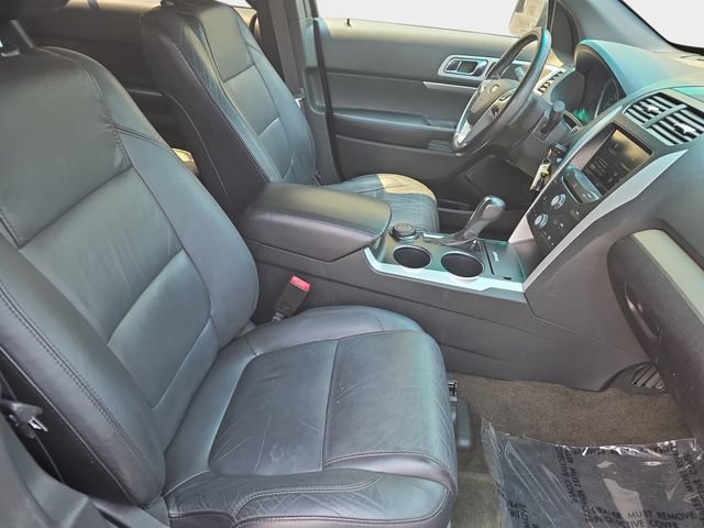 Used 2014 Ford Explorer XLT w/ Equipment Group 202A AWD/4WD image 12