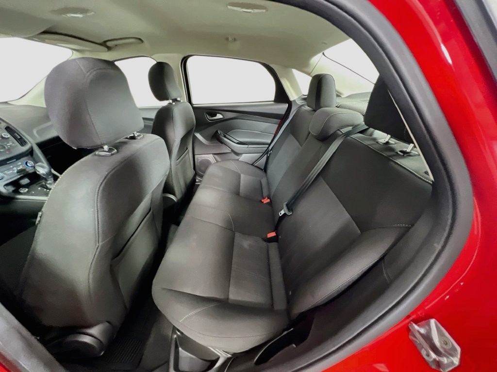 Used 2017 Ford Focus SE w/ Cold Weather Package FWD image 22