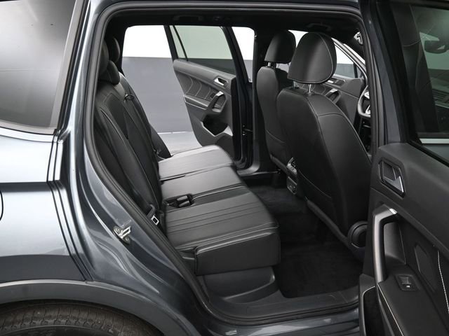 Used 2022 Volkswagen Tiguan SE R-Line image 34